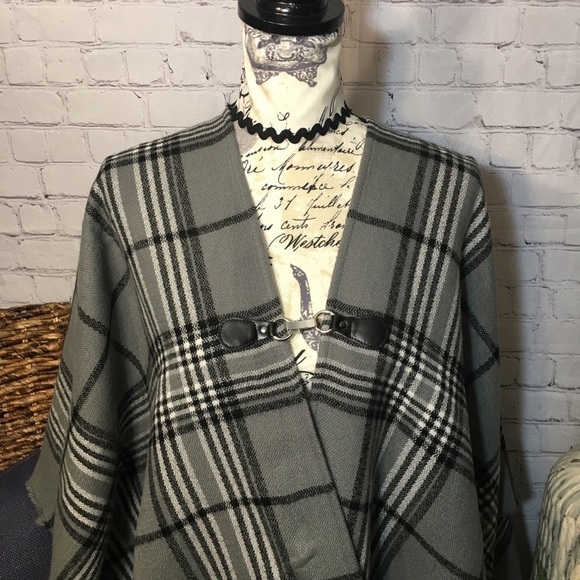 Gray plaid blanket wrap - Picture 2 of 9